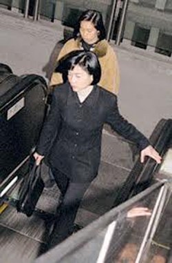 台媒:甄子丹给前妻千万豪宅 儿子每月获4万